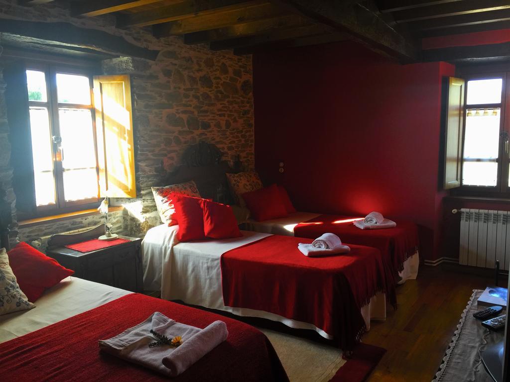 Penzion Os Tres Teixos San Acisclo Exteriér fotografie