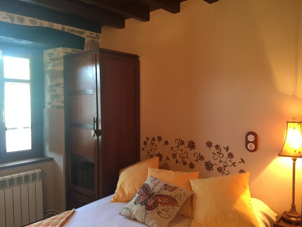 Penzion Os Tres Teixos San Acisclo Exteriér fotografie